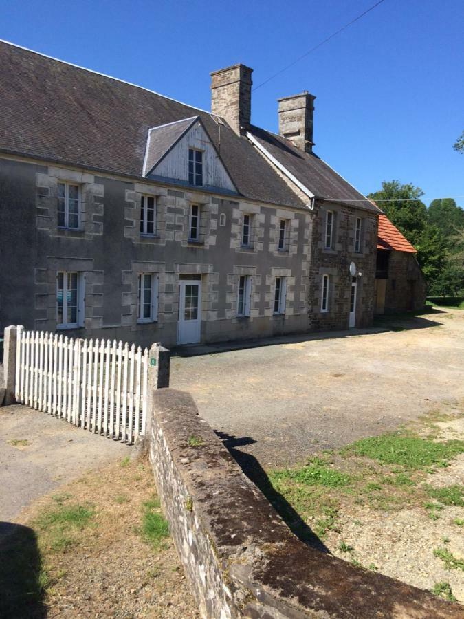 Les Roulottes De L'Airou Hotel Beauchamps  Exterior photo